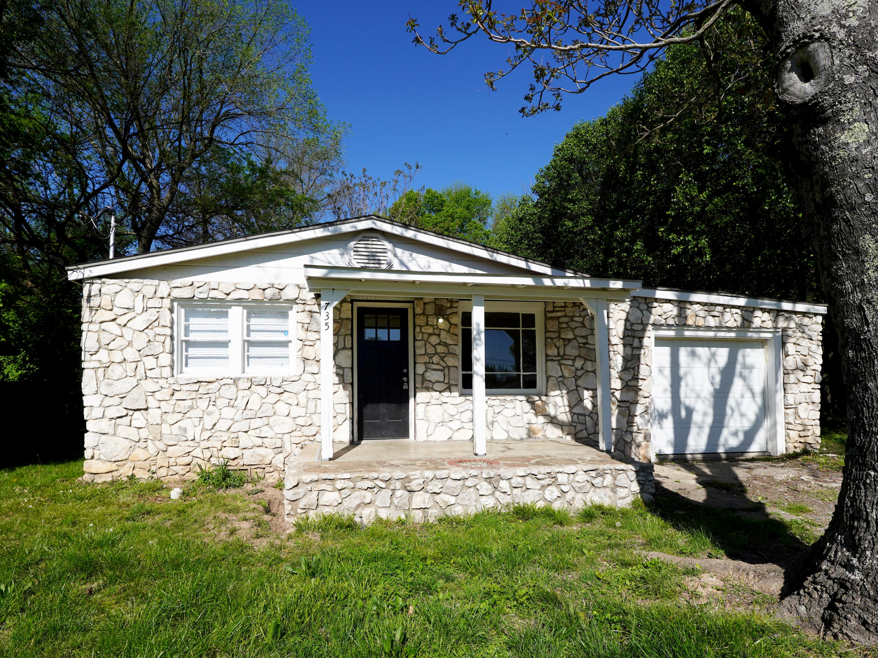 735 N Brown