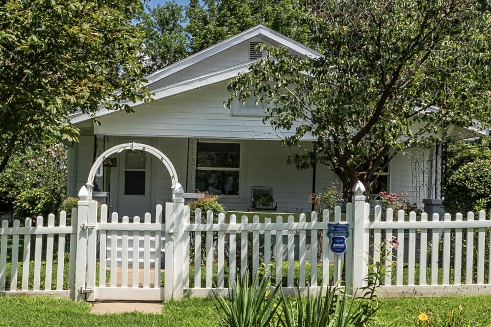 921 W Turner